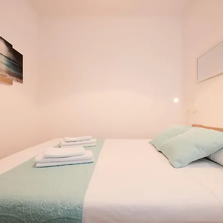 Boris St - Two Bedroom With Terrace And Jacuzzi *