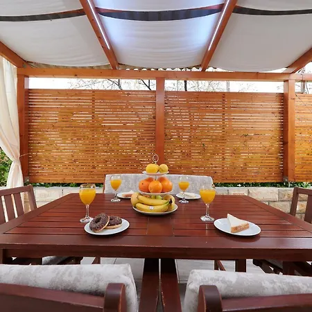 Boris St - Two Bedroom With Terrace And Jacuzzi * Trogir