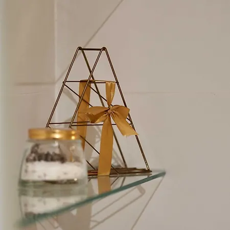 Boris St - Two Bedroom With Terrace And Jacuzzi Τρογκίρ
