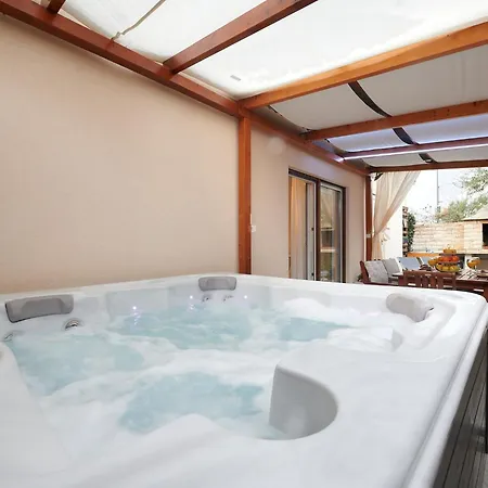 Apartman Boris St - Two Bedroom With Terrace And Jacuzzi Trogir