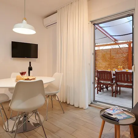 Boris St - Two Bedroom With Terrace And Jacuzzi Διαμέρισμα