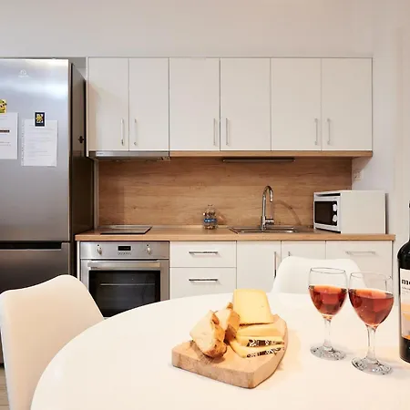 Διαμέρισμα Boris St - Two Bedroom With Terrace And Jacuzzi Τρογκίρ
