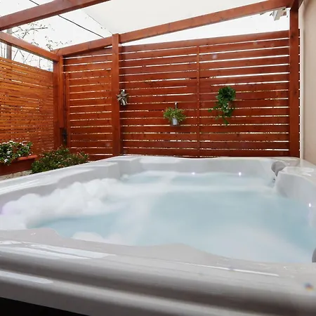 Boris St - Two Bedroom With Terrace And Jacuzzi * Τρογκίρ