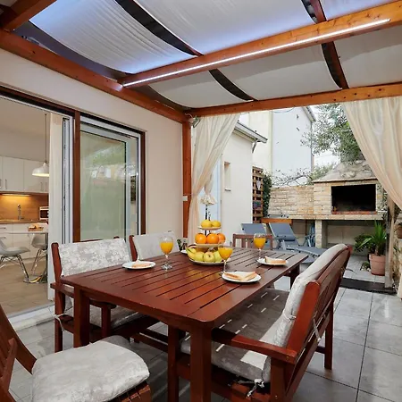 Boris St - Two Bedroom With Terrace And Jacuzzi Διαμέρισμα Τρογκίρ